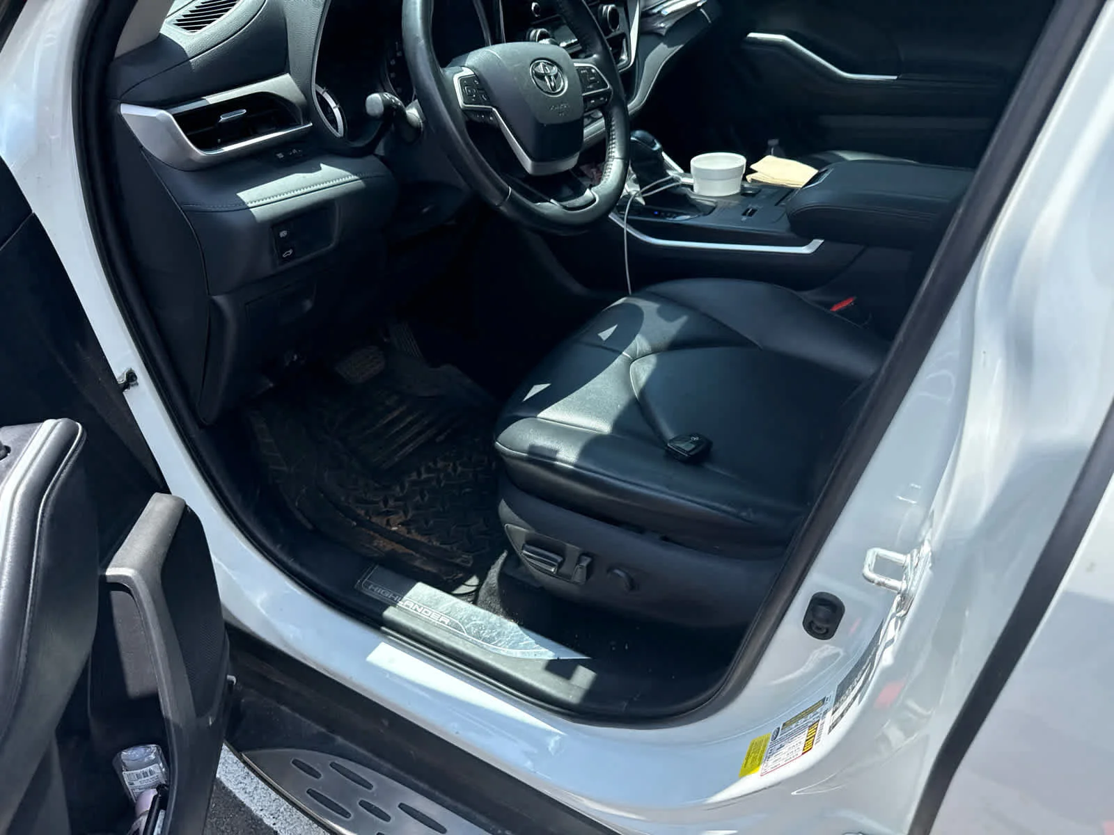 Used 2022 Wind Chill Pearl Toyota XLE image 7