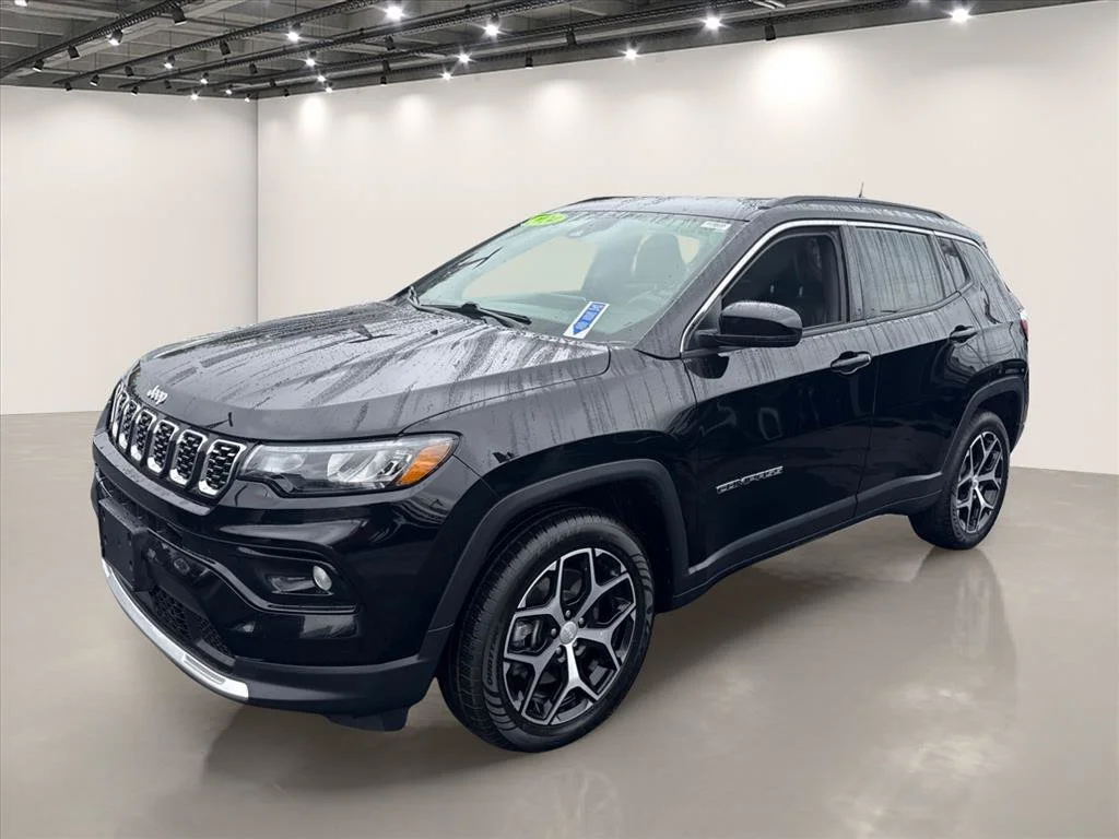 Used 2024 Diamond Black Crystal Pearlcoat Jeep Limited image 3