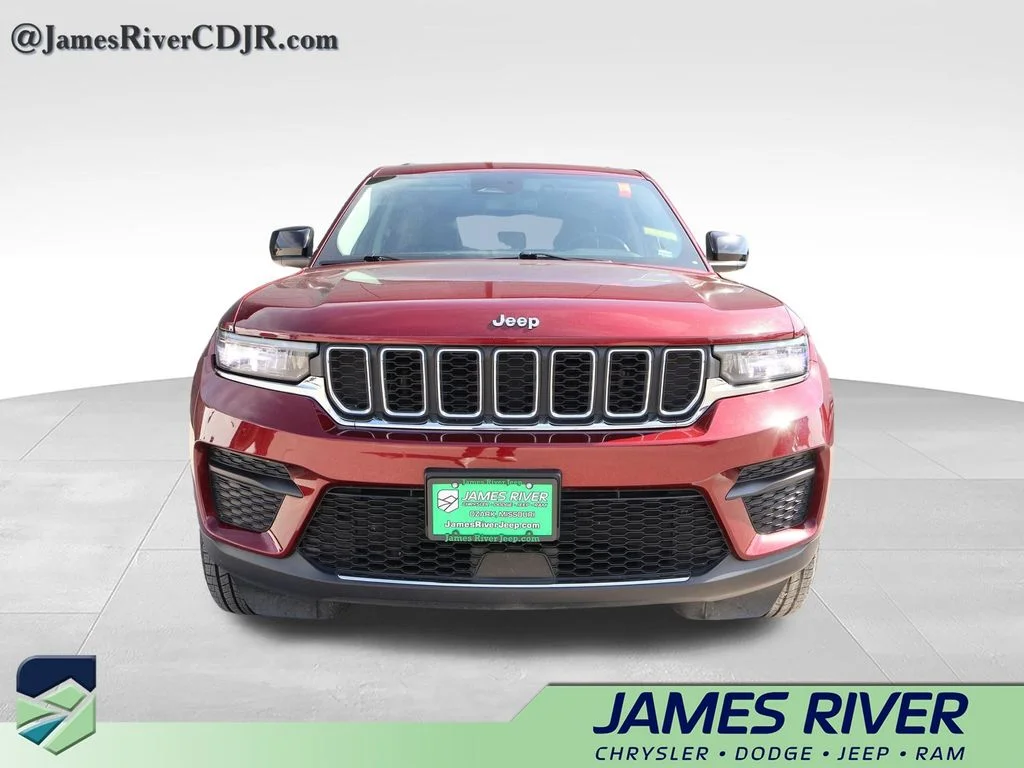 Used 2024 Red Jeep Laredo image 7