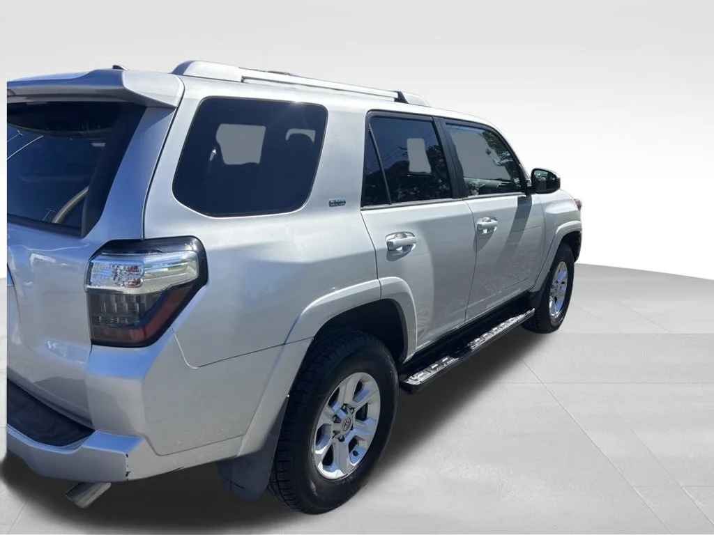 Used 2016 Silver Toyota SR5 image 8