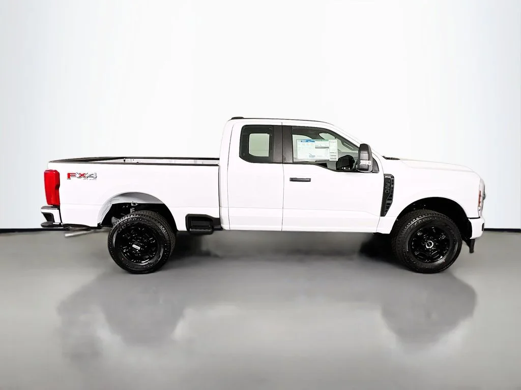 New 2026 Oxford White Ford XL image 17