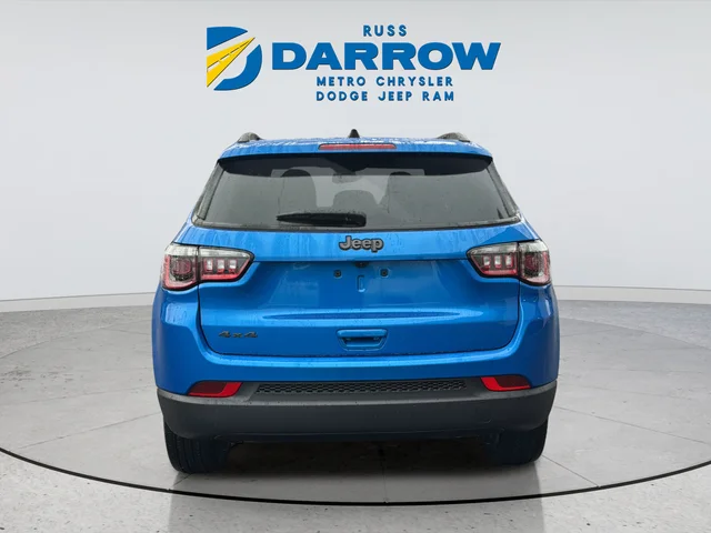 New 2026 Hydro Blue Pearl-Coat Exterior Paint Jeep Latitude image 4