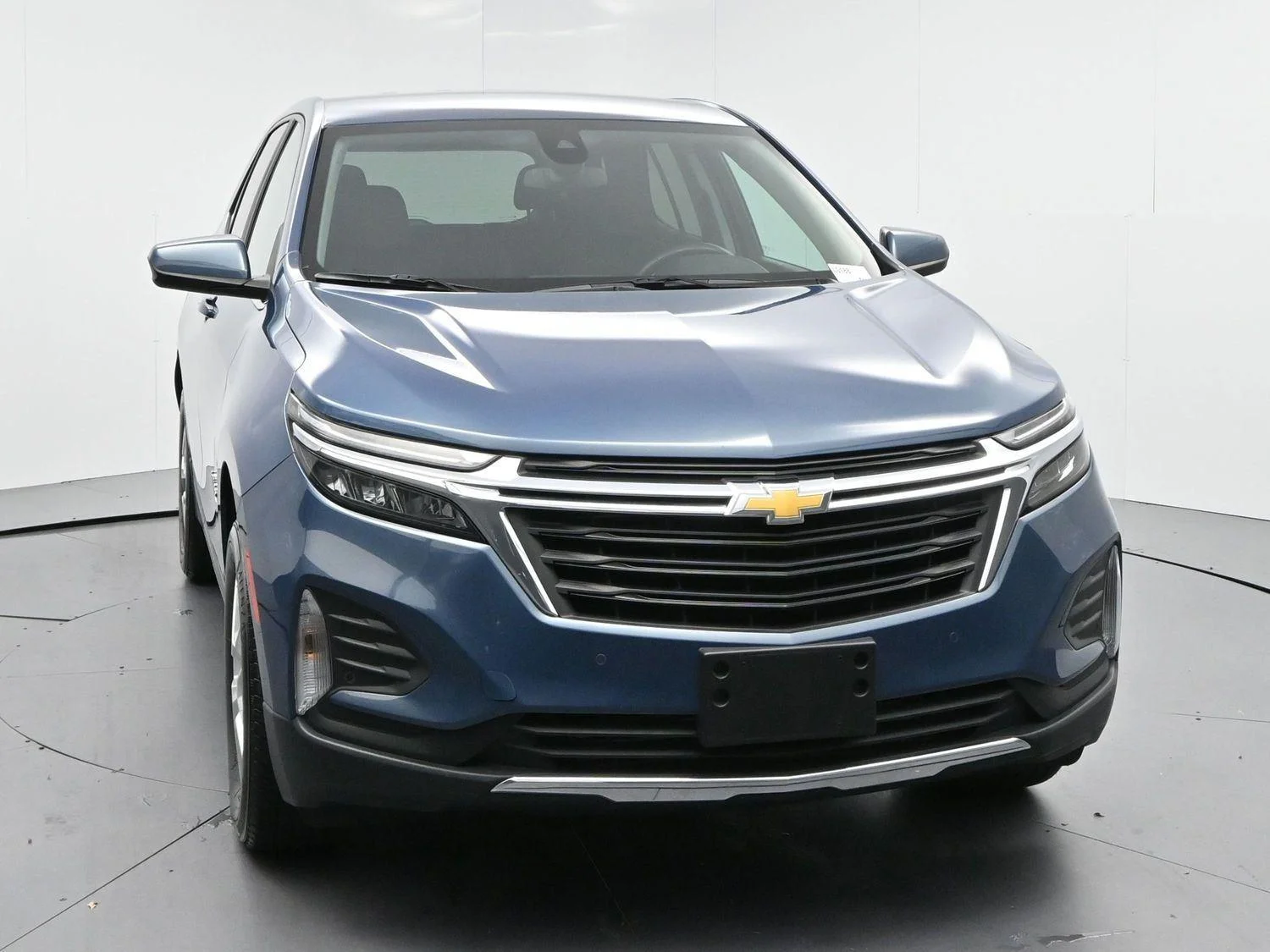 Used 2024 Lakeshore Blue Metallic Chevrolet LT image 2