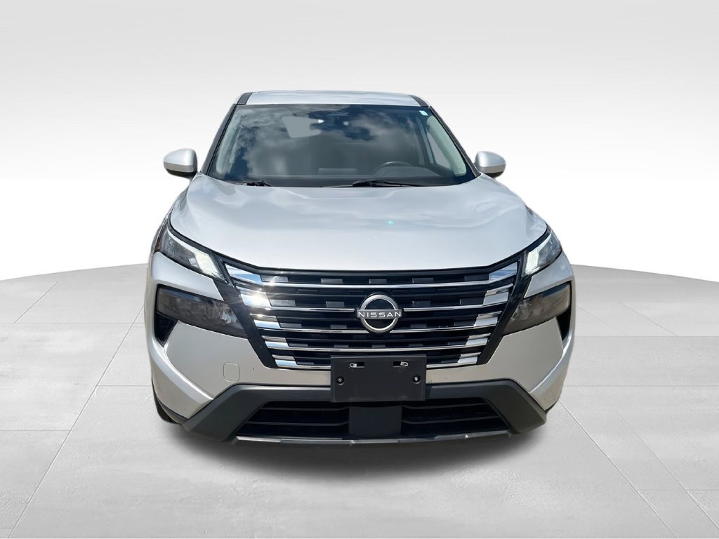 Used 2025 Silver Nissan SV image 3