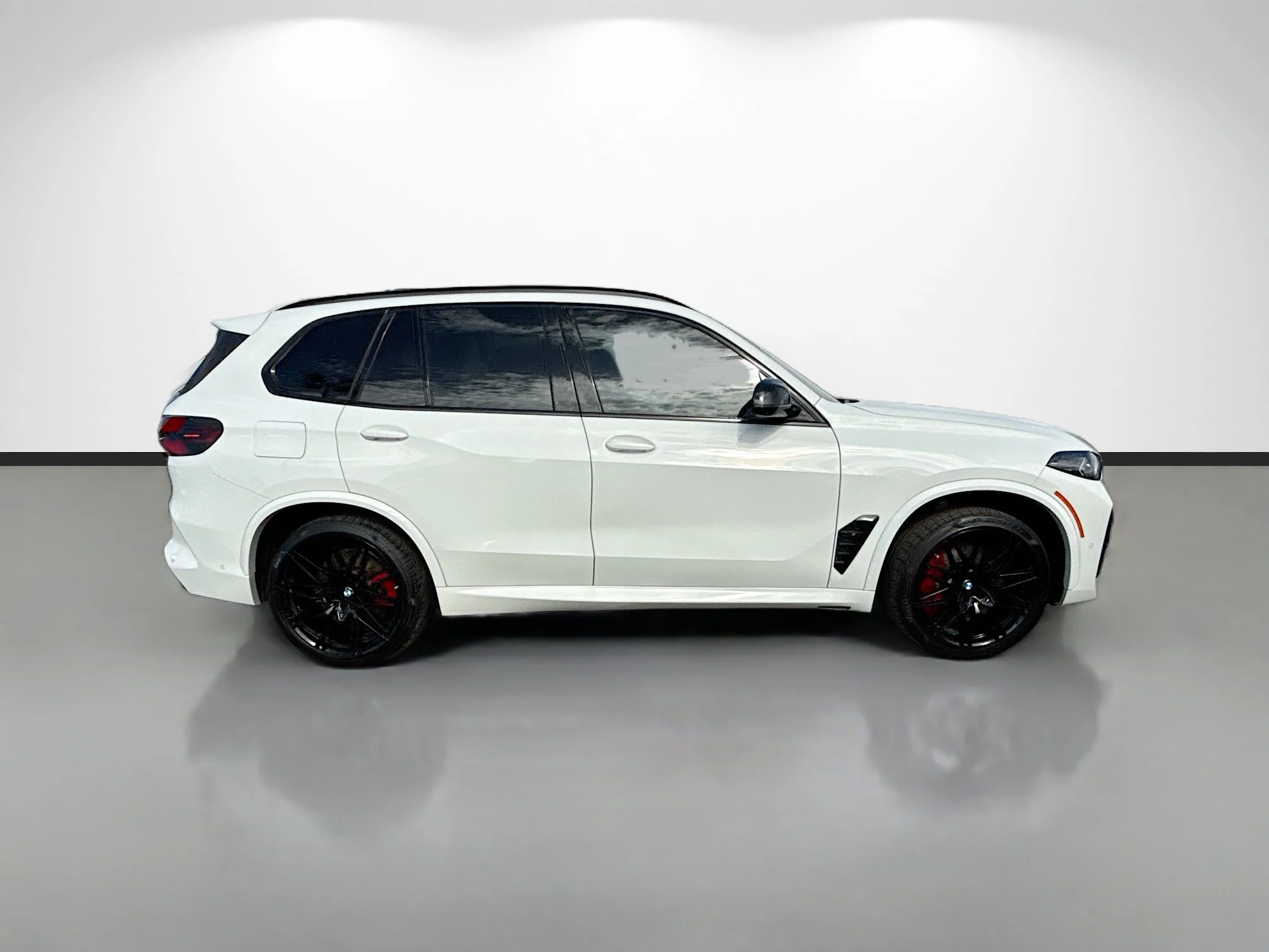 Used 2024 Alpine White BMW Competition image 2