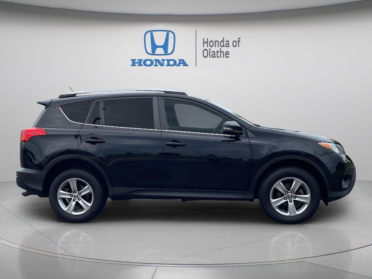 Used 2015 Toyota RAV4 XLE with VIN 2T3WFREV8FW153019 for sale in Kansas City