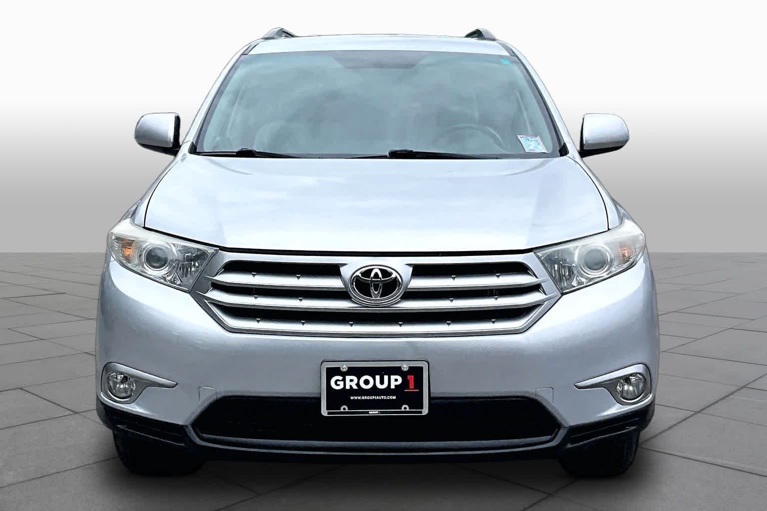 Used 2012 Classic Silver Metallic Toyota  image 4