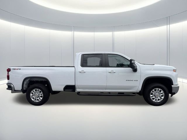 Used 2025 White Chevrolet LT image 5