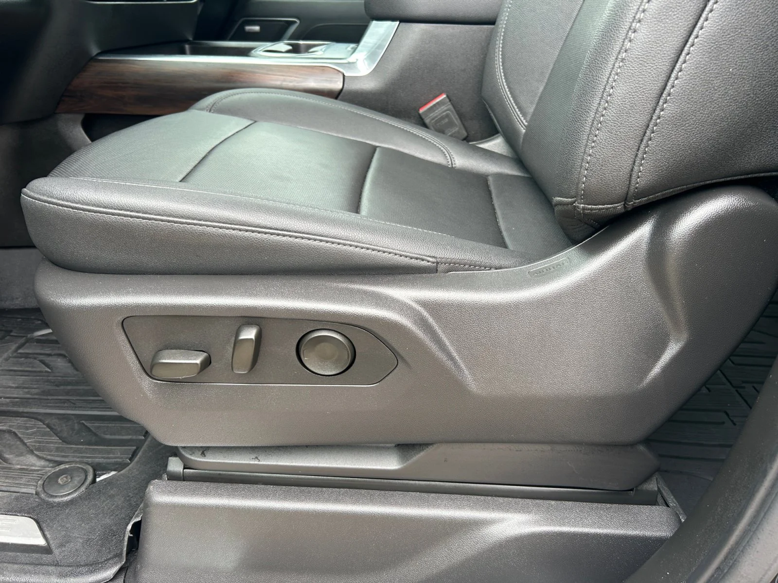 Used 2025 Onyx Black GMC SLT Crew 6.6L DIESEL Leather Sunroof 4x4 image 15