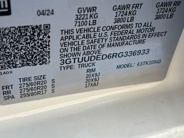 Used 2024 White Frost Tricoat GMC SLT image 15