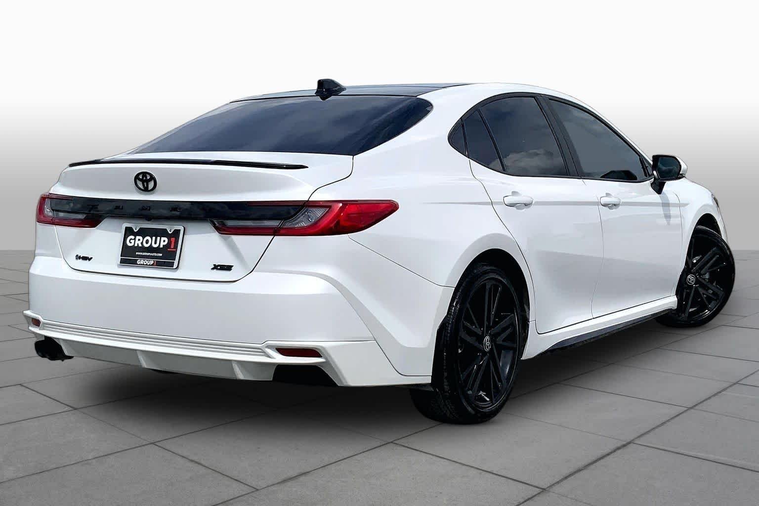 Used 2025 Wind Chill Pearl Toyota XSE image 13