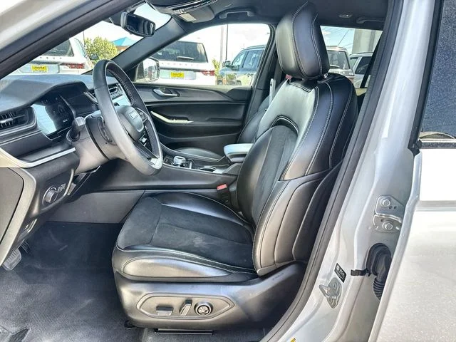Used 2024 White Jeep Altitude image 11