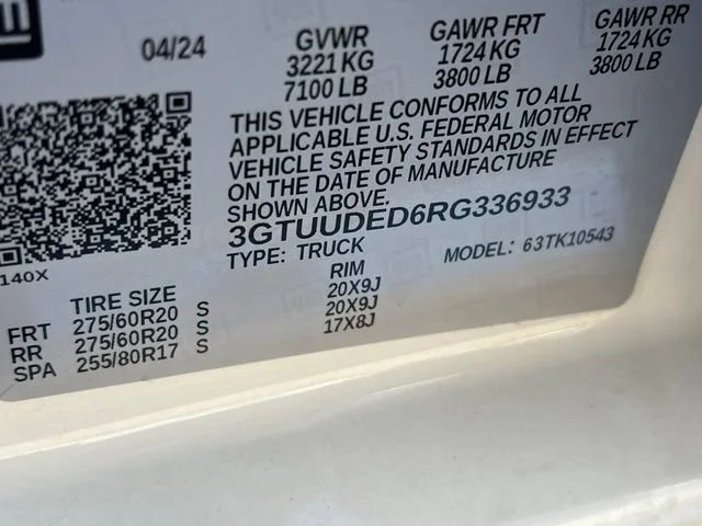 Used 2024 White Frost Tricoat GMC SLT image 15