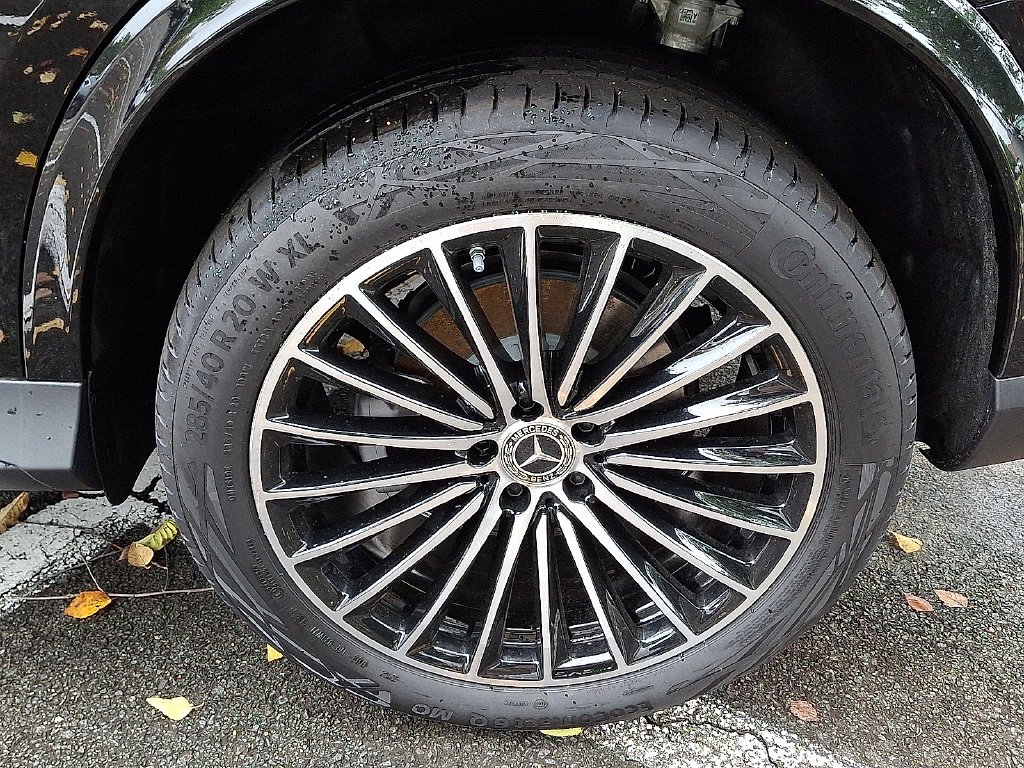 New 2027 Obsidian Black Metallic Mercedes-Benz GLC 300 image 5