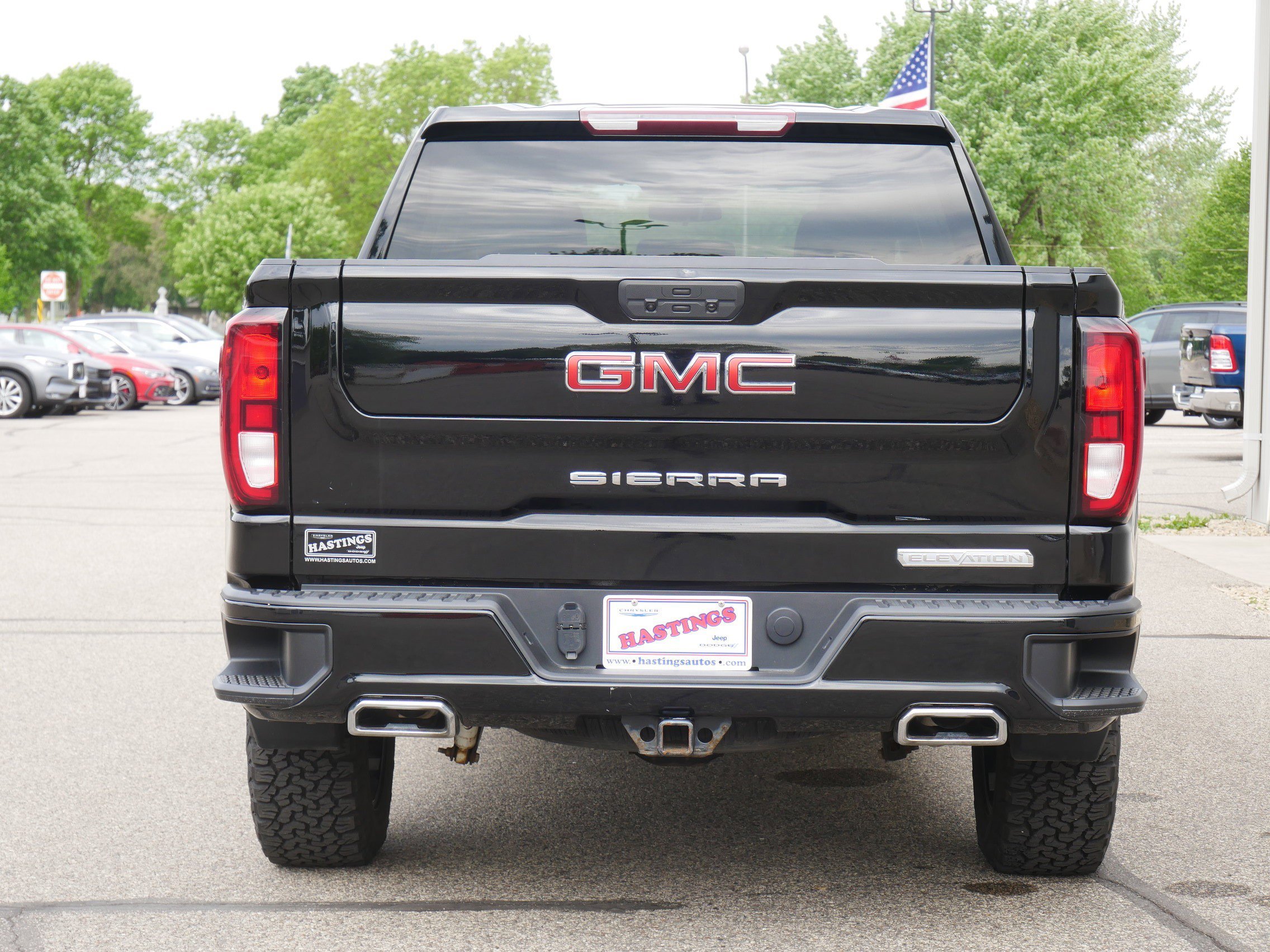 Used 2021 Onyx Black GMC Elevation image 4