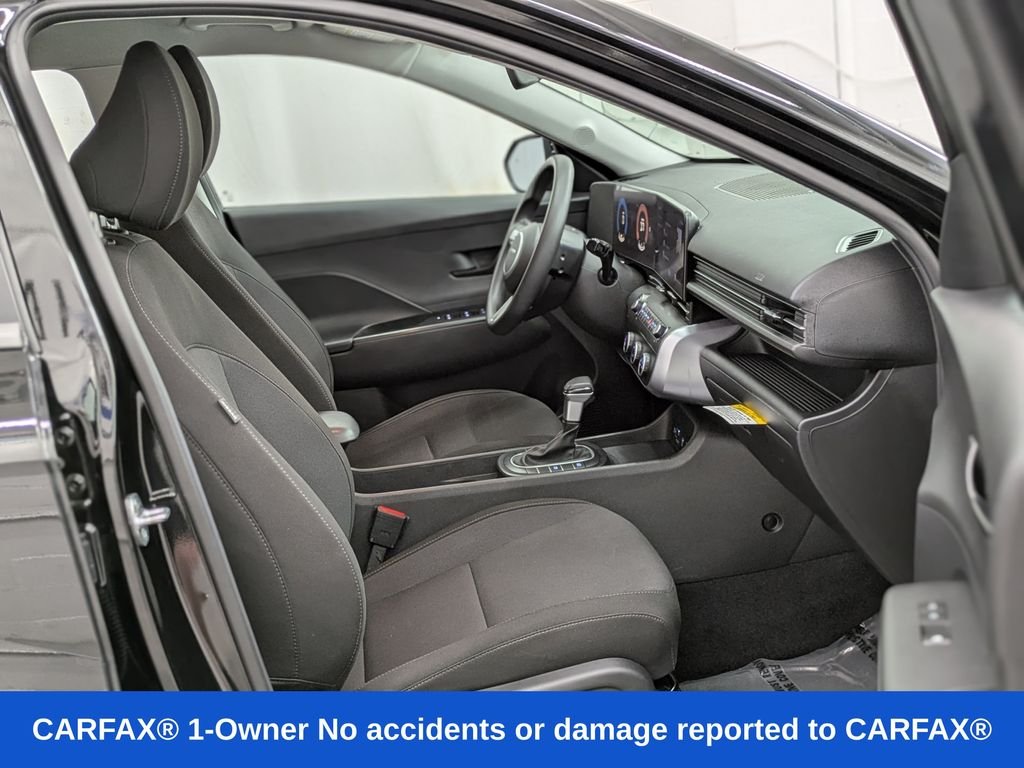Used 2024 Black Hyundai SE image 18