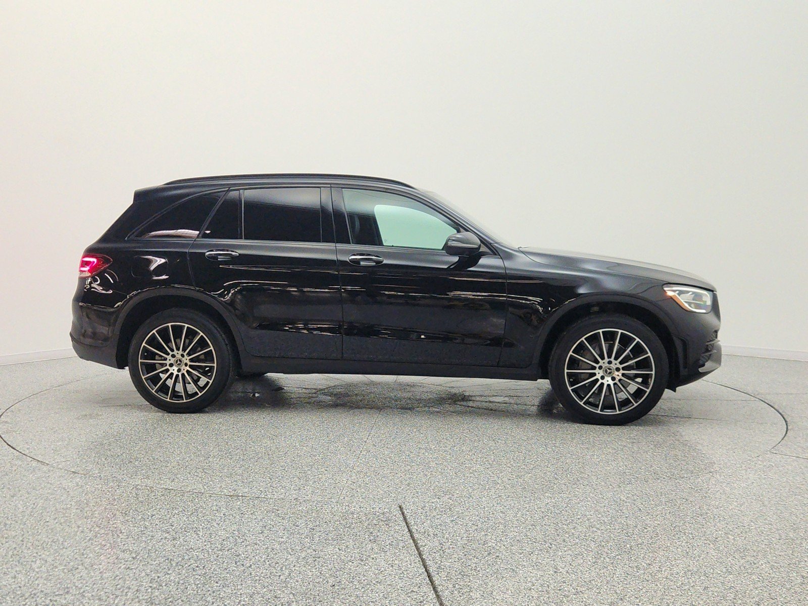 Used 2021 Black Mercedes-Benz GLC 300 SUV image 4