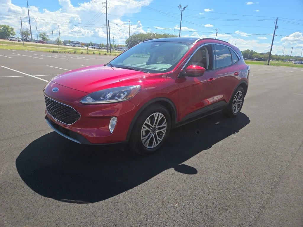 Used 2022 Red Ford SEL image 3