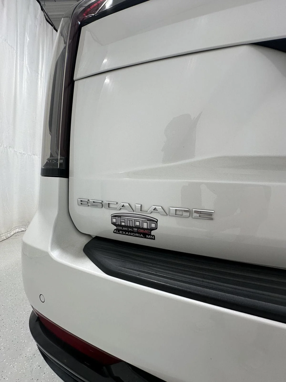 Used 2023 Crystal White Tricoat Cadillac Sport Platinum image 31