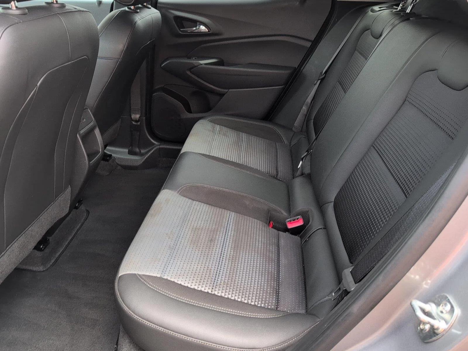 Used 2025 Sterling Gray Metallic Chevrolet LT image 33