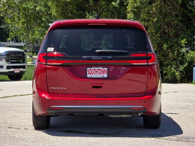 New 2027 Red Hot Pearl-Coat Exterior Paint Chrysler Select image 6