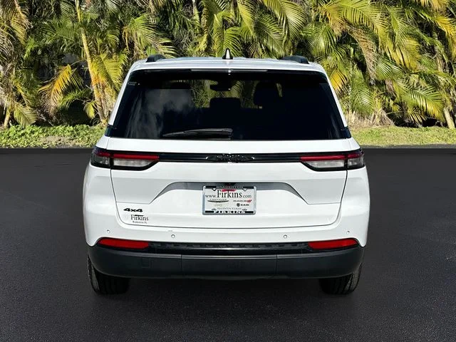 Used 2023 White/off-white Jeep Altitude X image 6
