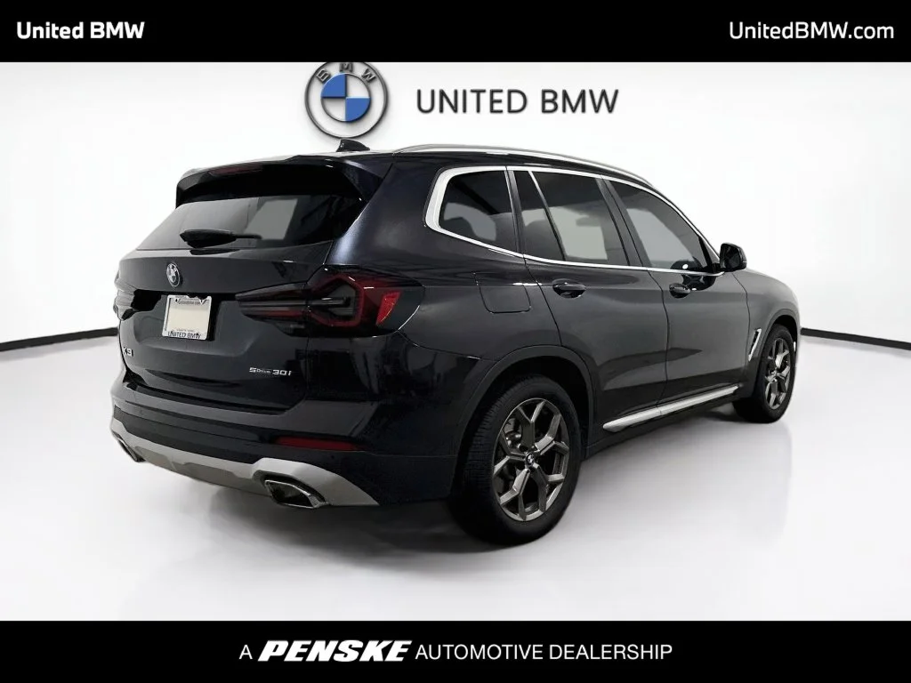 Used 2023 Dark Graphite BMW sDrive30i image 5