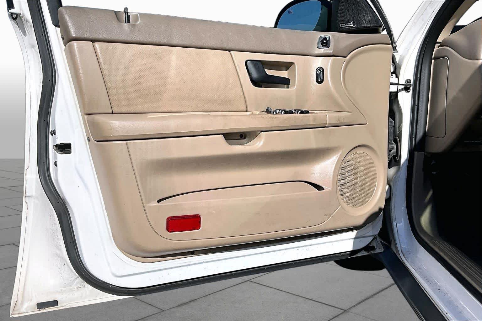 Used 2005 Vibrant White Mercury LS image 23