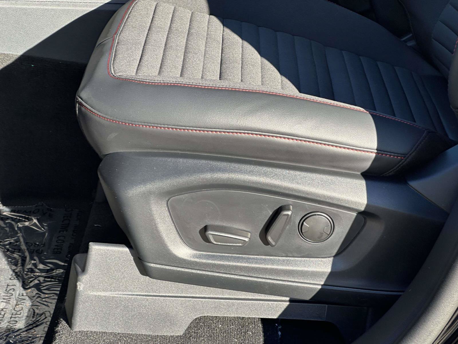 2026 Ford Explorer ST-Line - Photo 14