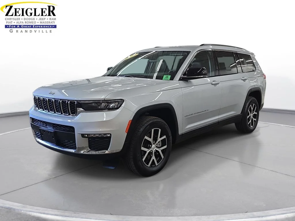Used 2023 Silver Jeep Limited image 1