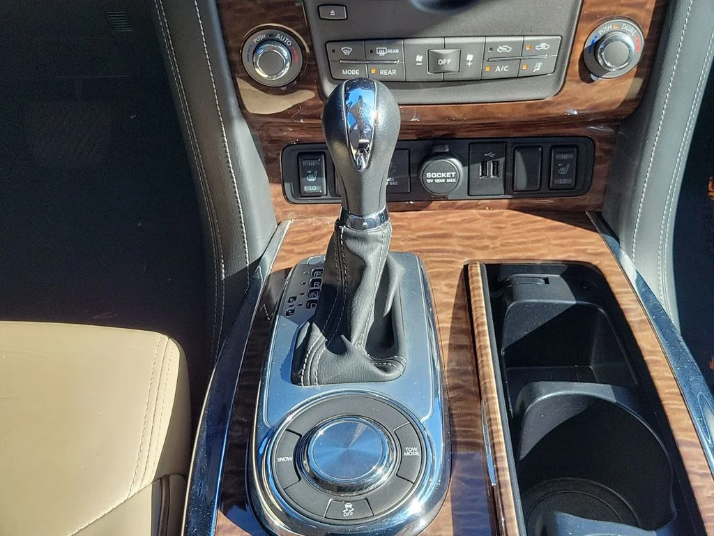 Used 2018 Black Nissan SL image 22
