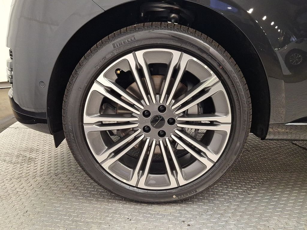 New 2026 Carpathian Grey Land Rover SE image 5