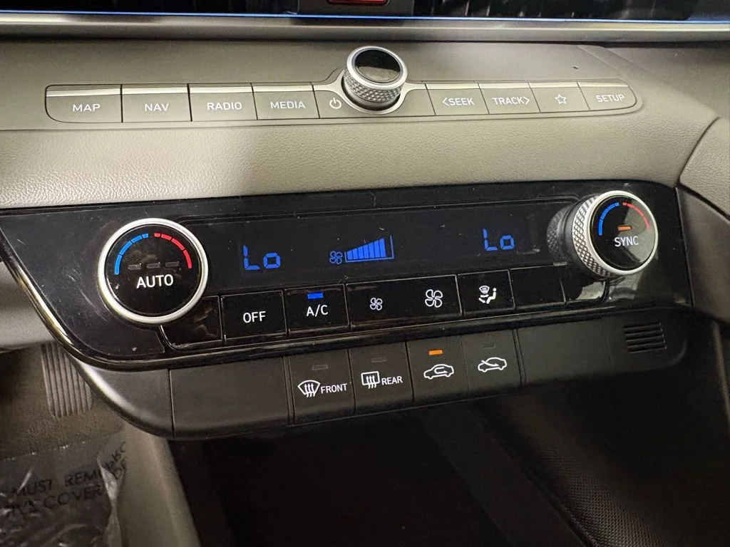 Used 2024 White Hyundai SEL image 33