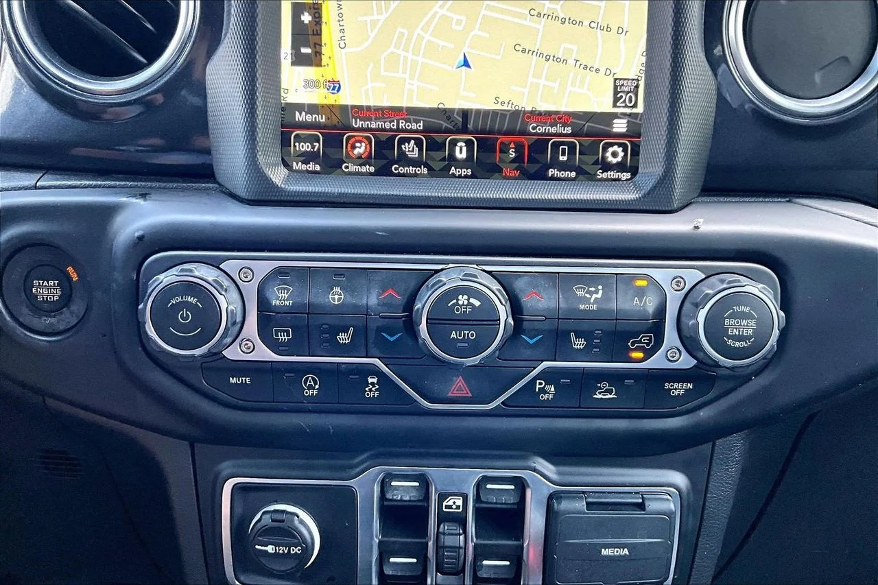 Used 2023 Silver Jeep Sahara image 17
