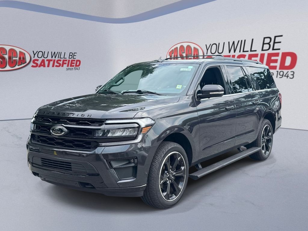 Used 2022  Ford Limited image 3