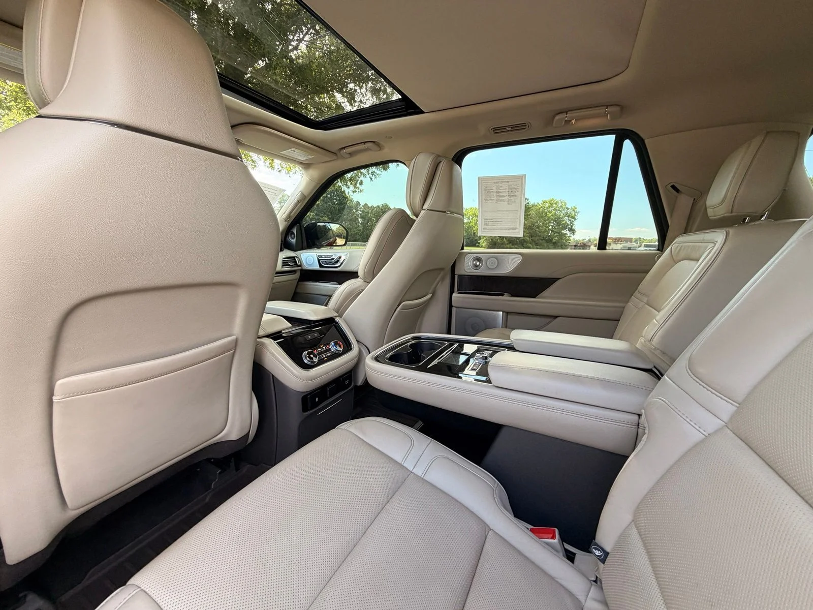 Used 2019 Ruby Red Metallic Lincoln Reserve image 15