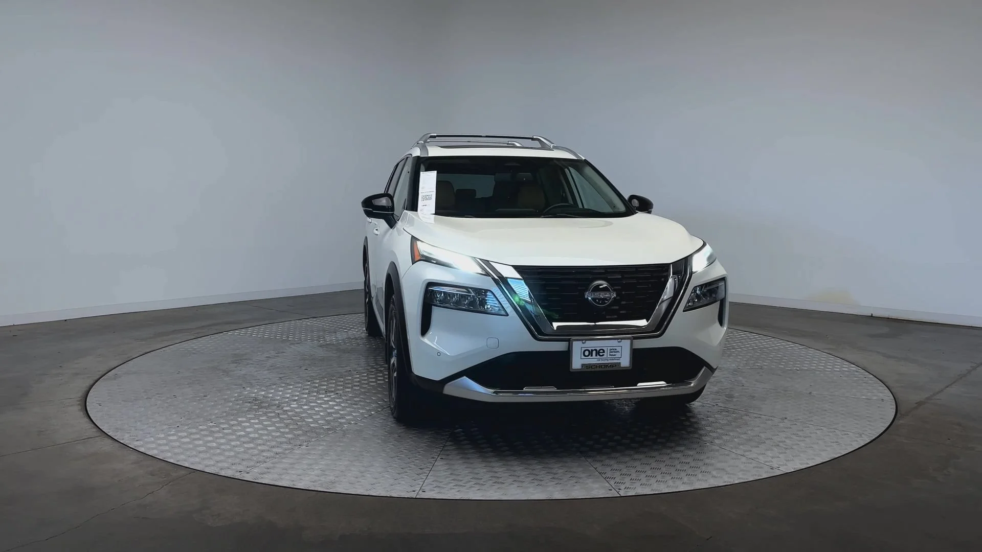 Used 2023 Pearl White Tricoat Nissan Platinum image 3