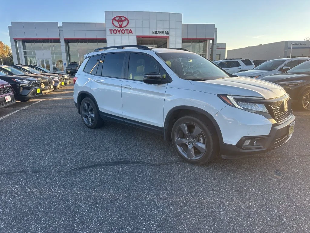 Used 2020 White Honda Touring image 3