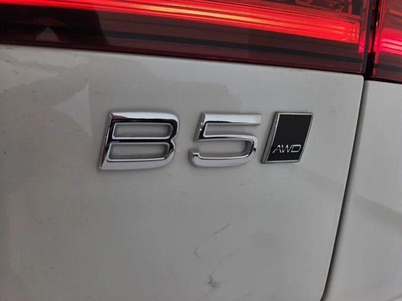Used 2026 Crystal White Pearl VOLVO B5 AWD PLUS image 19
