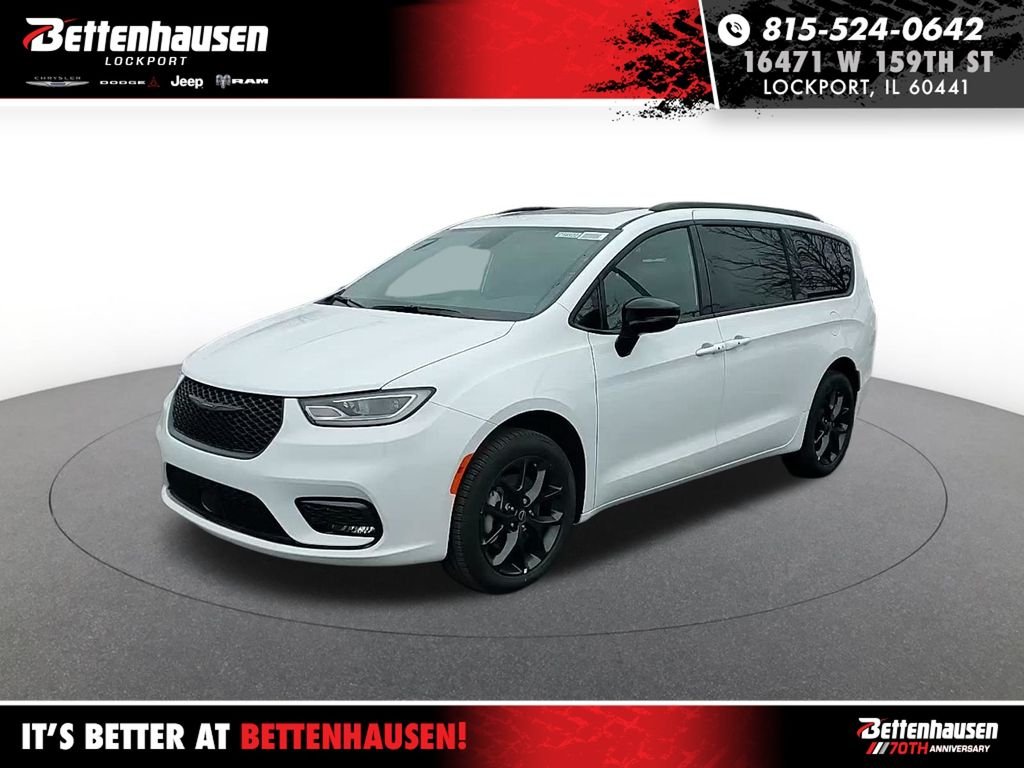 2026 Chrysler Pacifica Limited AWD's photo
