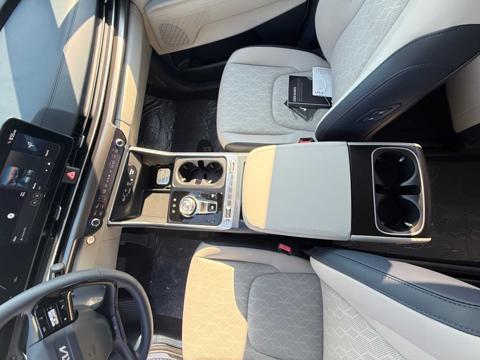 New 2027 Snow White Pearl Kia SX image 18