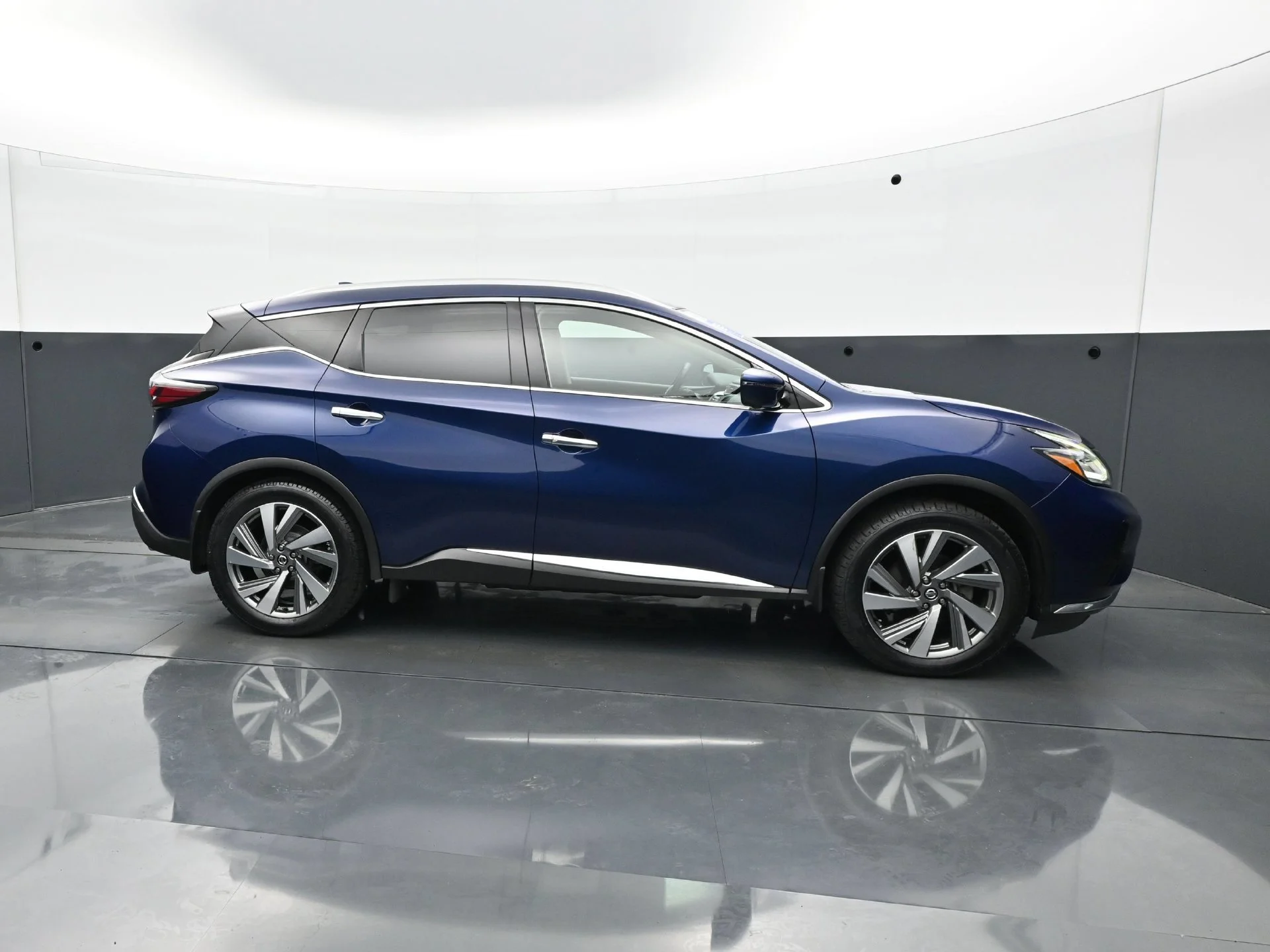 Used 2020 Deep Blue Pearl Nissan SL image 9
