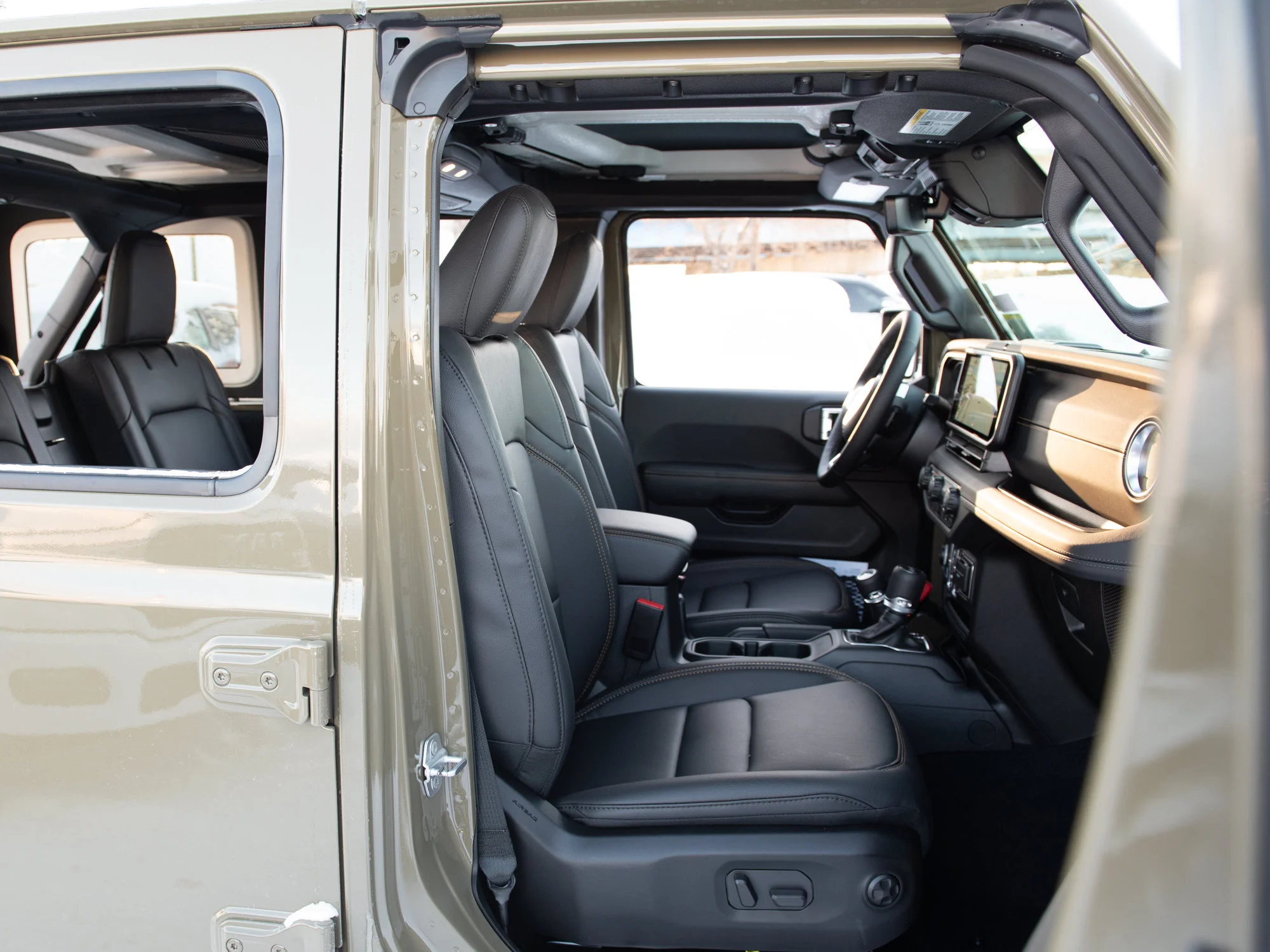 Used 2026 41 Jeep Sahara* 4 Door 4x4, McKinley Leather, Alpine Audio, Heated Seats image 25