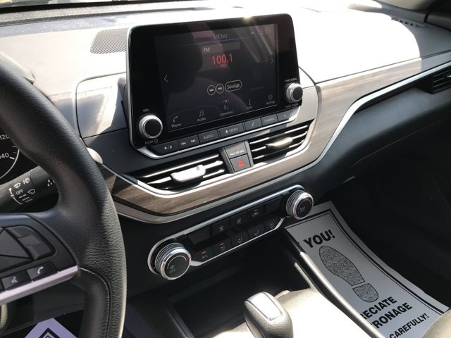 Used 2025 Glacier White Nissan SV image 15