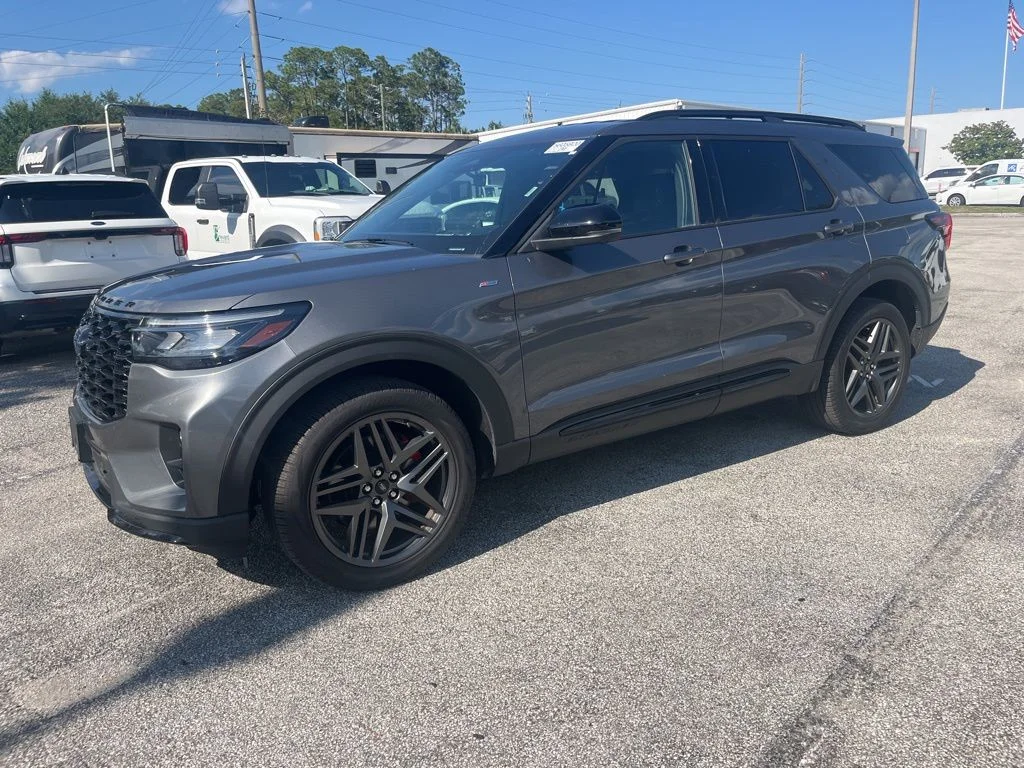 2025 Ford Explorer ST-LINE 4WD (PL535)'s photo