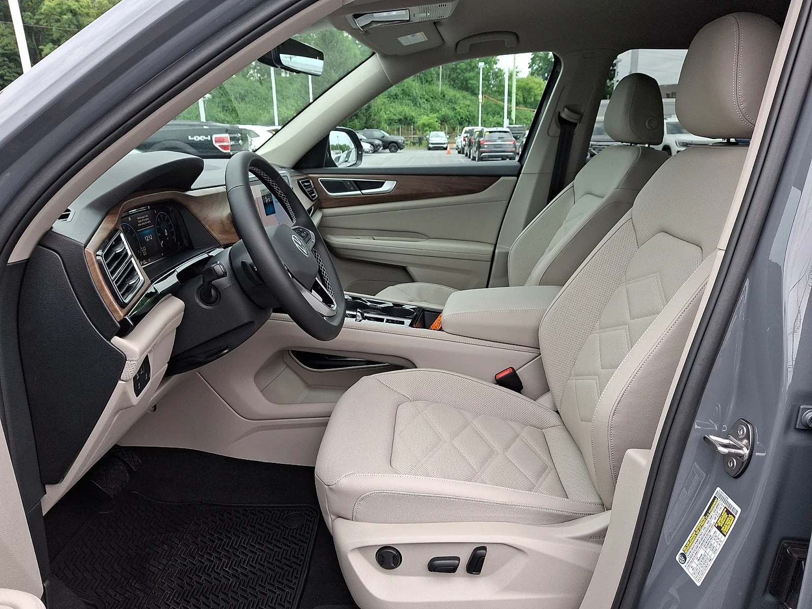 New 2026 Pure Gray - J2J2 Volkswagen SE with Technology image 7