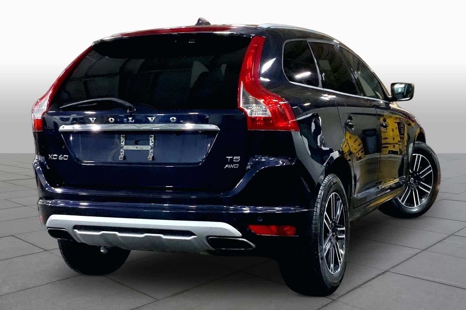 Used 2017 Magic Blue Metallic Volvo Dynamic image 13