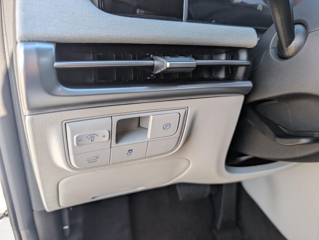 2025 Hyundai Tucson Limited - Photo 16