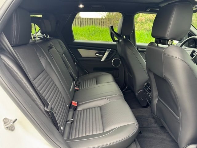 New 2026 Fuji White LAND ROVER Landmark Edition image 17