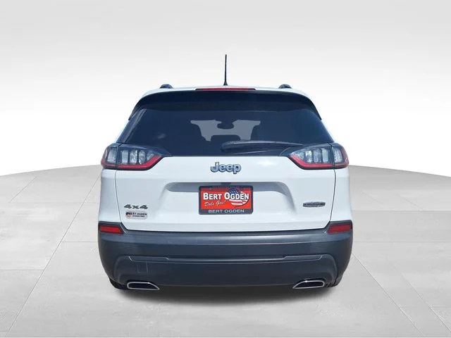 Used 2022 White Jeep Latitude Lux image 6